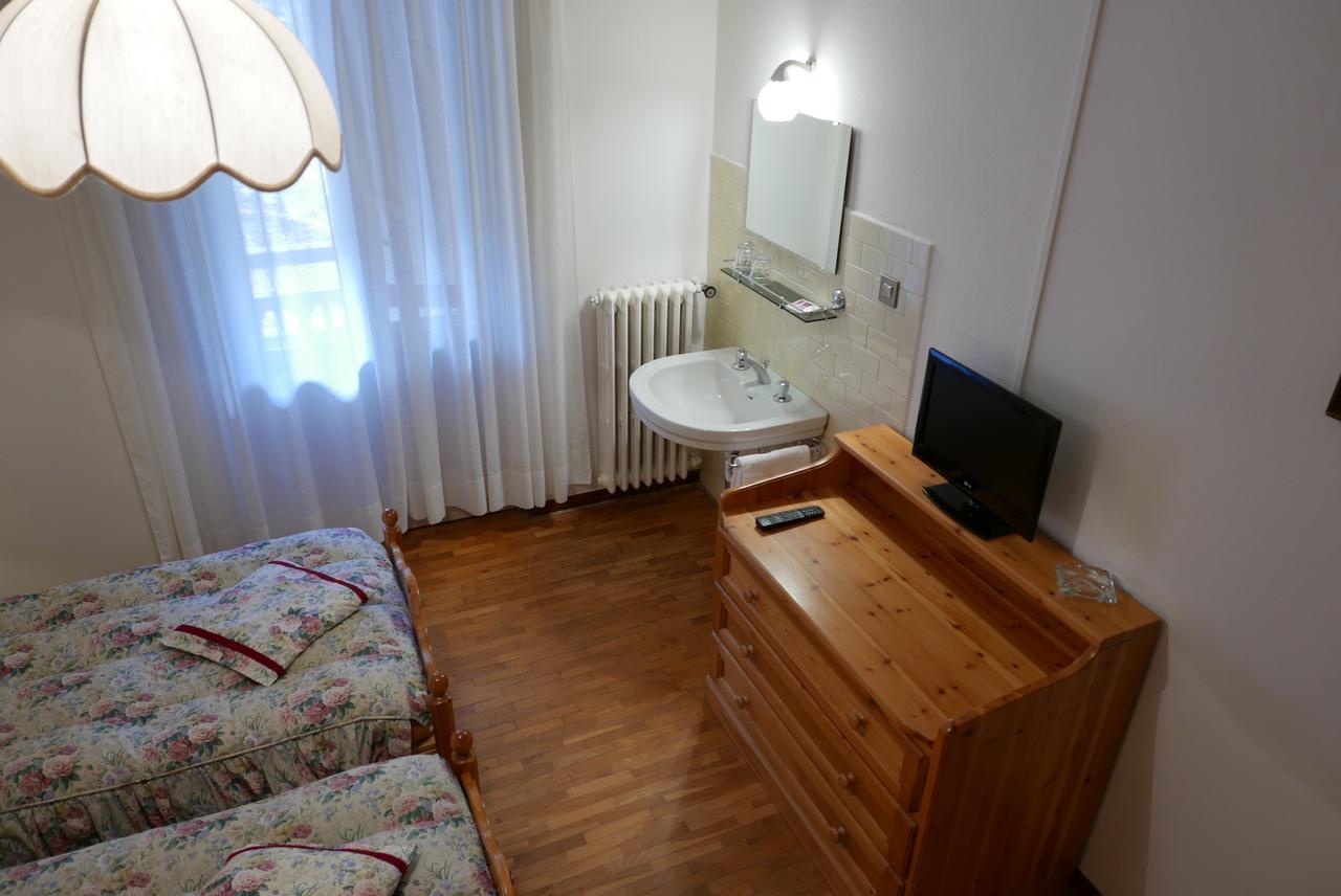 Hotel Fiames Cortina dʼAmpezzo Exteriör bild