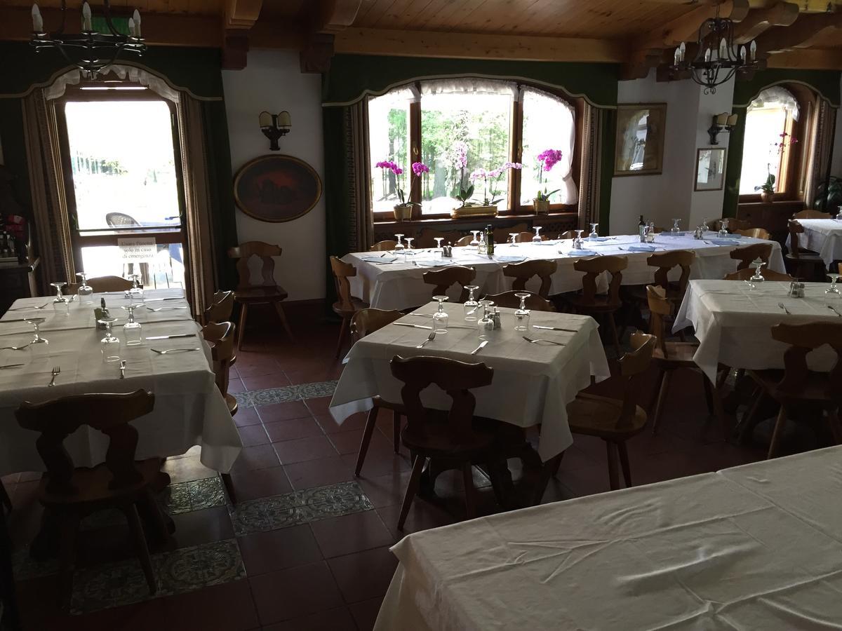 Hotel Fiames Cortina dʼAmpezzo Exteriör bild